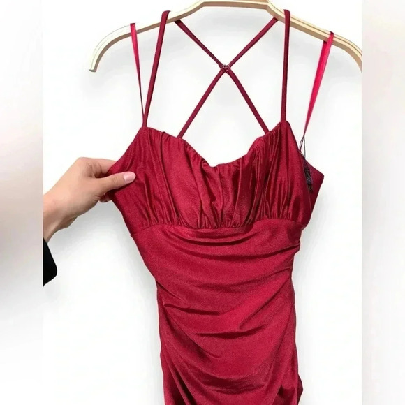 La Femme Open Back Jersey Modest Prom Gown 29873 in Burgundy Wine Red Size 2 - Picture 7 of 11